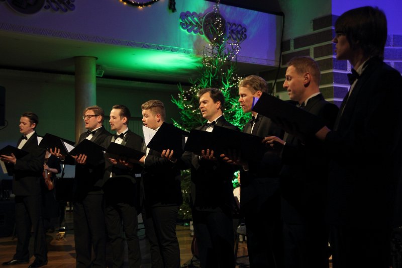 Ziemassvētku koncerts «Ziemassvētku gaismā». Latvijas Universitātes Vīru vokālais ansamblis 'Dancis' un Juris Vizbulis.