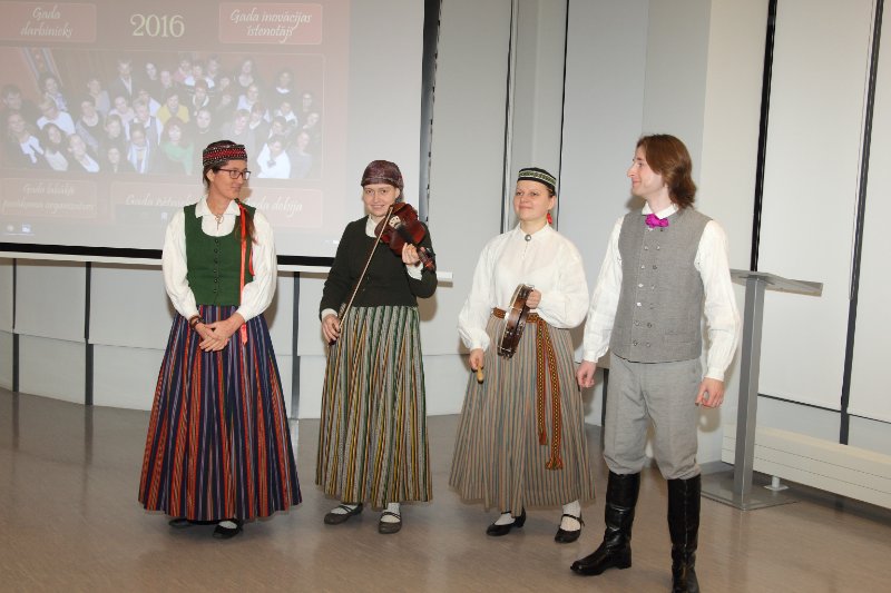 Latvijas Universitātes Bibliotēkas Gada balvas pasniegšana. LU folkloras deju kopa 'Dandari'.