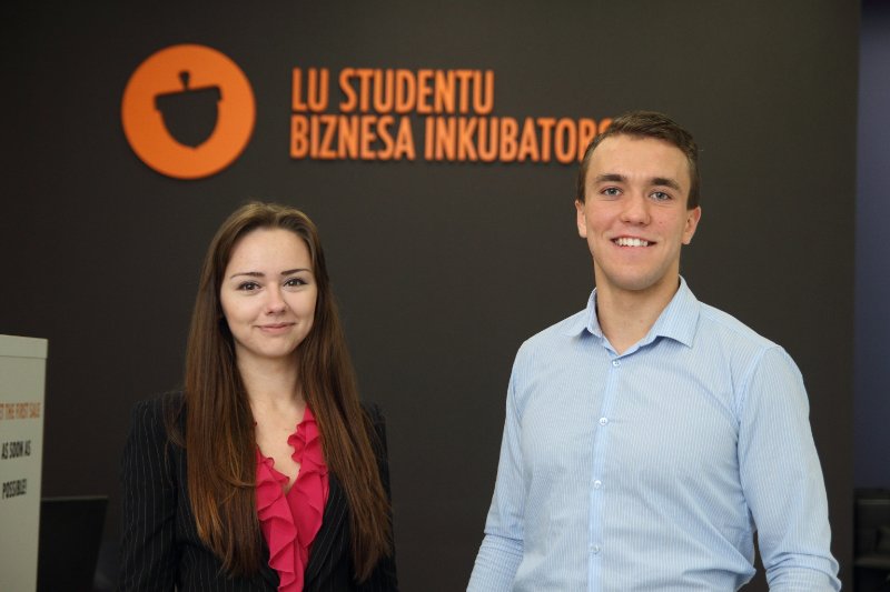 Latvijas Universitātes Studentu biznesa inkubatora dalībnieki Linda Ragaine un Silvestrs Sebris. null