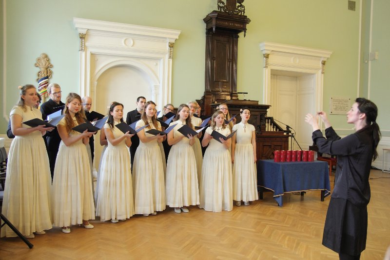 Aspazijas Kopoto rakstu krājuma pirmā sējuma atvēršanas svētki. Latvijas Universitātes kamerkora DeCoro muzikāls priekšnesums.
