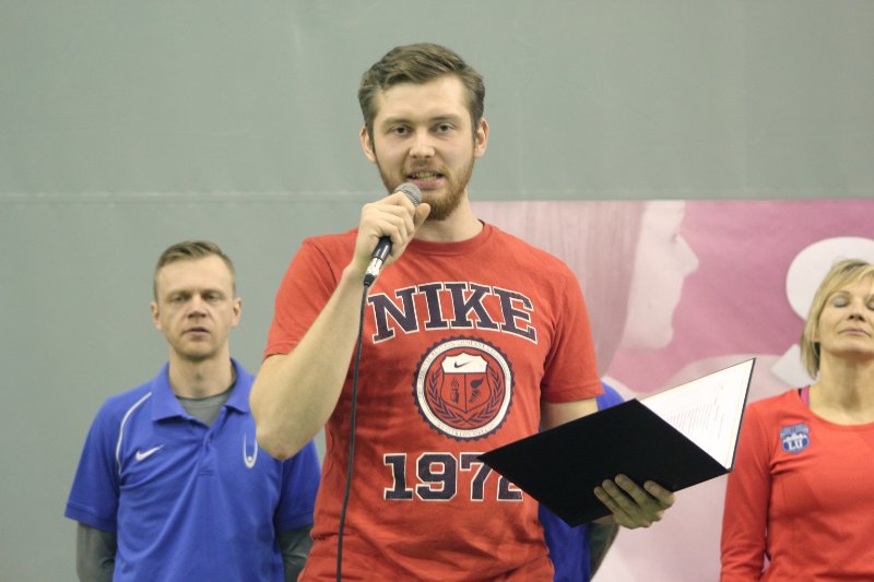 Sporta pasākums «Sporto gudri». Pasākuma vadītājs Artis Ozoliņš.