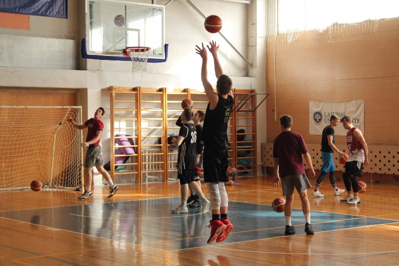 Basketbola treniņš Latvijas Universitātē. null