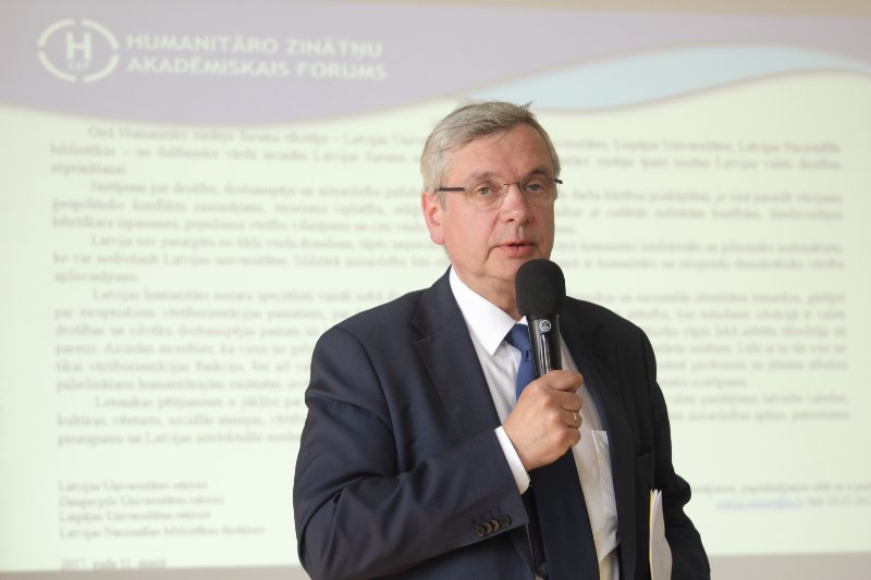 Otrais Humanitāro zinātņu akadēmiskais forums. Izglītības un zinātnes ministrs Kārlis Šadurskis.
