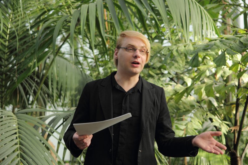 Zinātnes kafejnīca «Tauriņu uzbrukums» Latvijas Universitātes Botāniskā dārza palmu mājā. LU Humanitāro zinātņu fakultātes Latvistikas un baltistikas nodaļas pētnieks Ingus Barovskis.