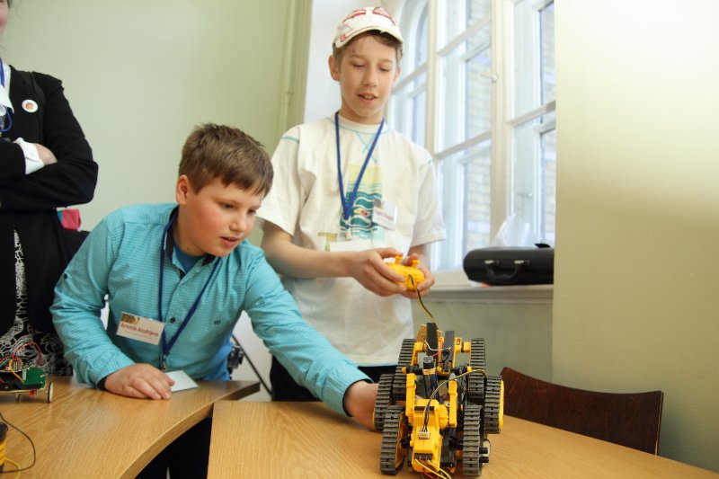 Eiropas skolotāju izglītības asociācijas (ATEE) pavasara konference 2017 «Inovācijas, tehnoloģijas un pētījumi izglītībā» (Innovations, technologies, and research in education). Projekta RoboESL izstāde un izglītojošas robotikas darbnīcas.