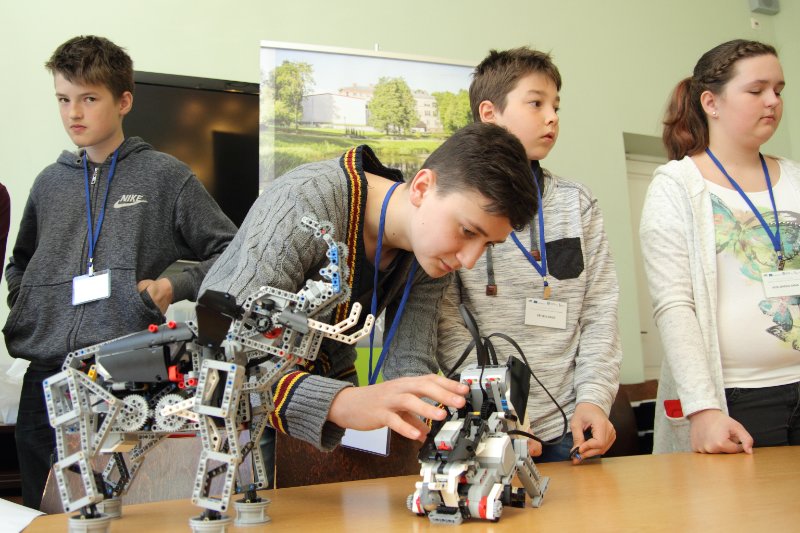 Eiropas skolotāju izglītības asociācijas (ATEE) pavasara konference 2017 «Inovācijas, tehnoloģijas un pētījumi izglītībā» (Innovations, technologies, and research in education). Projekta RoboESL izstāde un izglītojošas robotikas darbnīcas.
