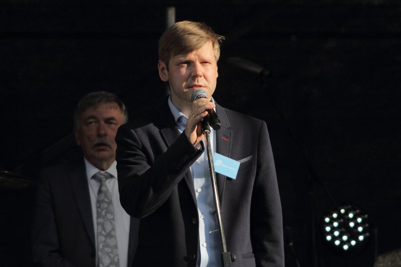 Latvijas Universitātes pirmā Absolventu diena. Latvijas Universitātes Absolventu kluba valdes priekšsēdētājs Mārtiņš Brencis.