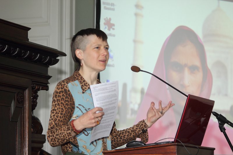 Indijas dienas Latvijas Universitātē. LU Indijas studiju un kultūras centra vadītāja Agita Baltgalve.