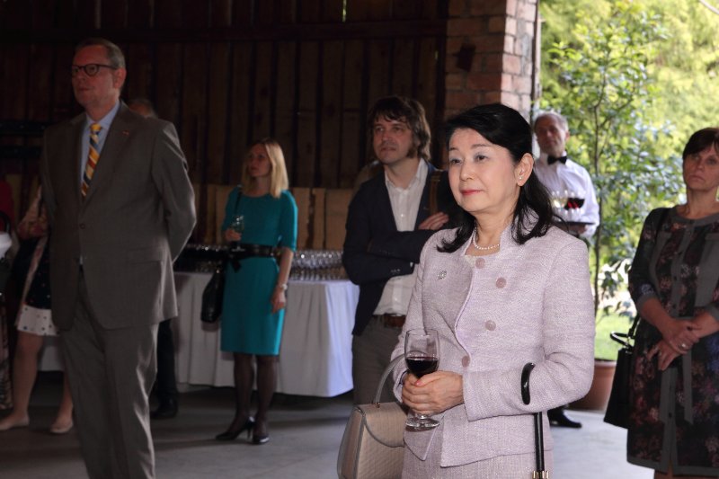 Latvijas Universitātes rektora pieņemšana LU Botāniskajā dārzā. Japānas vēstniece Latvijā Mariko Fudži (Mariko Fujii).