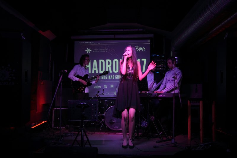 Jauno mūzikas grupu konkursa «Hadrons 2017» fināls klubā NABAKLAB. Grupa MATEK.
