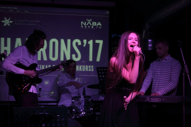 Jauno mūzikas grupu konkursa «Hadrons 2017» fināls klubā NABAKLAB. Grupa MATEK.