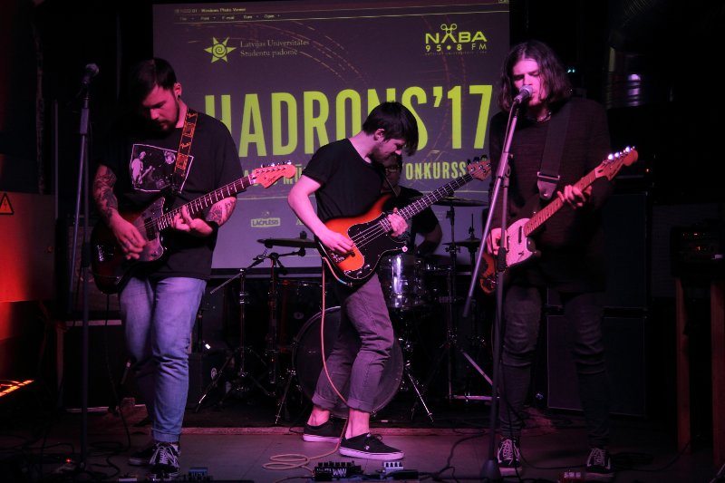 Jauno mūzikas grupu konkursa «Hadrons 2017» fināls klubā NABAKLAB. Grupa 'Plastic Dummy'.