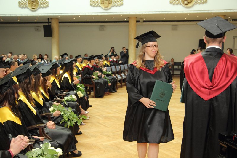 Latvijas Universitātes Biznesa, vadības un ekonomikas fakultātes absolventu izlaidums. izlaidums
absolventi