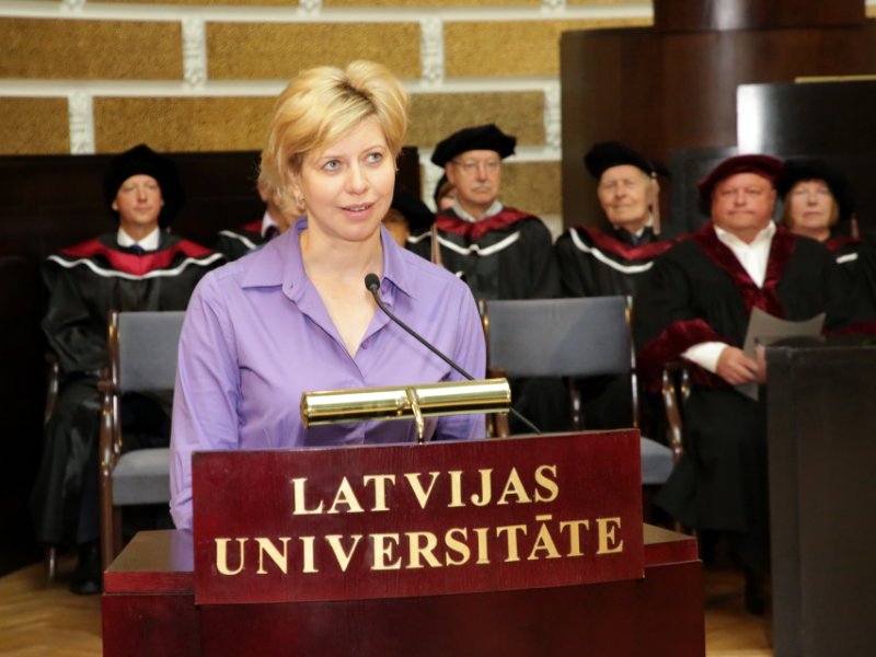 Latvijas Universitātes Medicīnas fakultātes absolventu izlaidums. Latvijas Veselības ministre Anda Čakša.