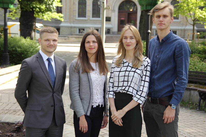 Latvijas Universitātes Juridiskās fakultātes komanda dalībai Centrālas un Austrumeiropas tiesu procesa izspēles sacensībās. Jānis Siliņš, Elīza Petrocka, Anna Bogdanova un Jānis Zuļķis.