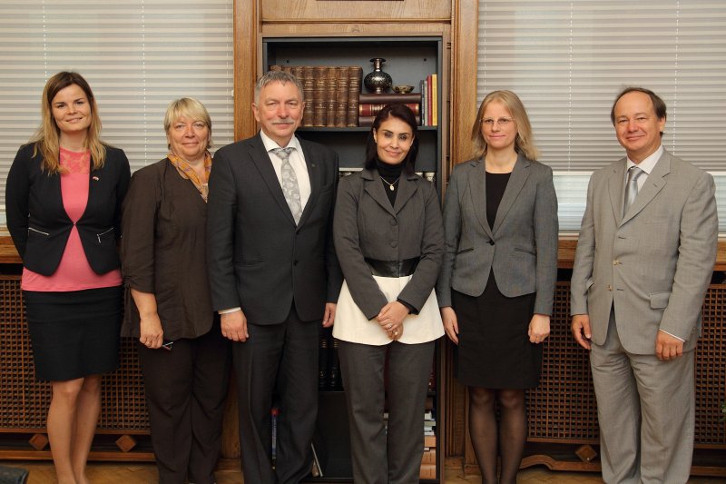 Apvienoto Arābu Emirātu vēstnieces Viņas Ekselences Hananas Halfanas Al Alili (Hanan Khalfan Al Aleeli) vizīte Latvijas Universitātē. null