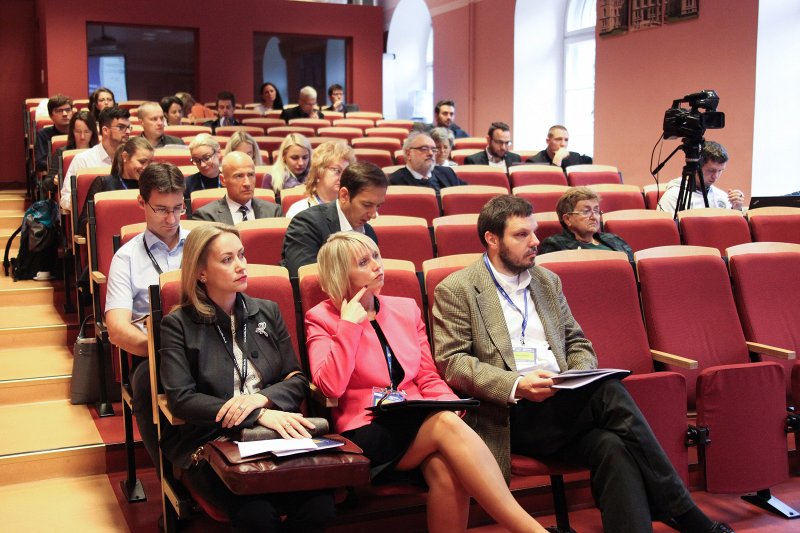 Centrālās un Austrumeiropas tiesību teorijas tīkla 12. konference. null