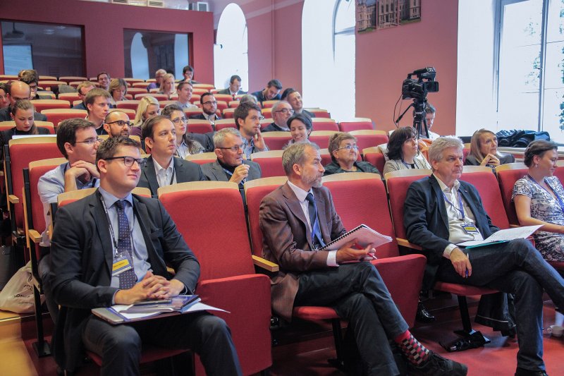 Centrālās un Austrumeiropas tiesību teorijas tīkla 12. konference. null