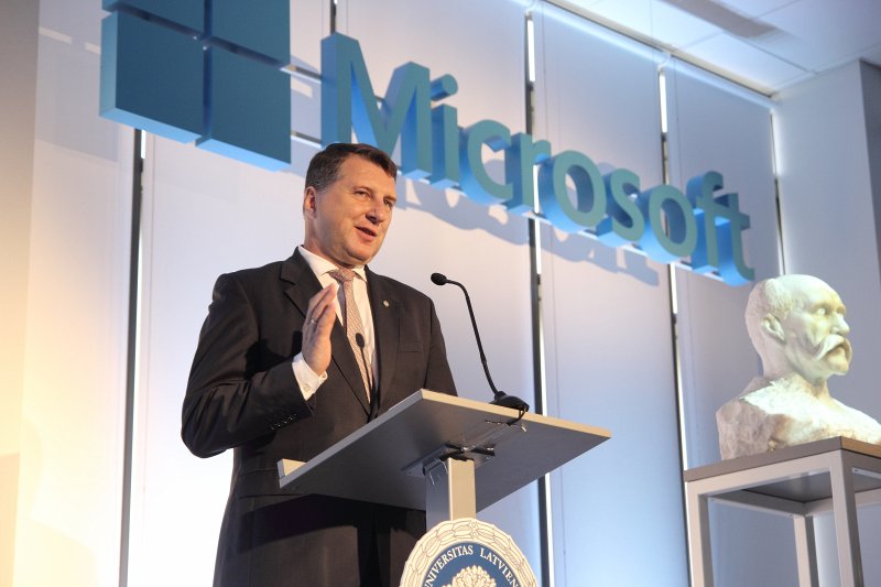 Latvijas Universitātes un Microsoft Inovāciju centra atklāšana (Kalpaka bulvārī 4). Valsts prezidents Raimonds Vējonis.