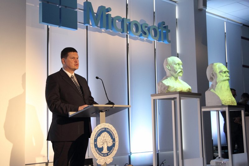 Latvijas Universitātes un Microsoft Inovāciju centra atklāšana (Kalpaka bulvārī 4). vides aizsardzības un reģionālās attīstības ministrs Kaspars Gerhards.
