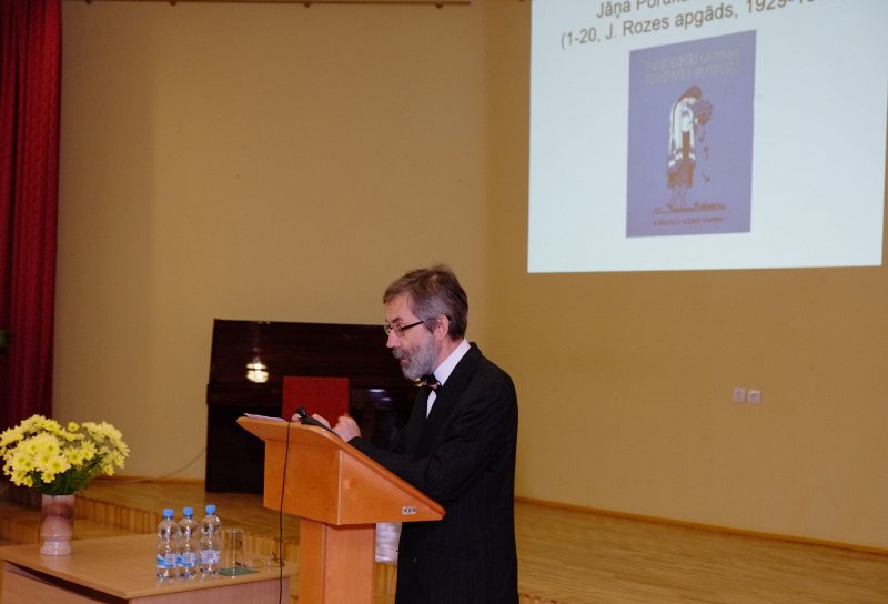 Kārļa Egles 130. gadadienai veltīta starptautiska zinātniskā konference Latvijas Universitātes Akadēmiskajā bibliotēkā. Latvijas Universitātes profesors Viesturs Zanders.