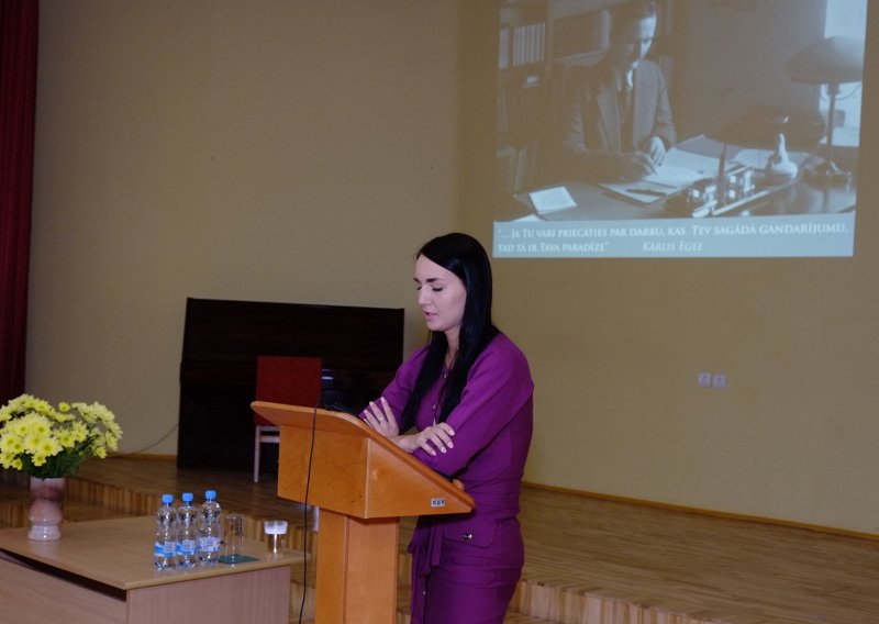 Kārļa Egles 130. gadadienai veltīta starptautiska zinātniskā konference Latvijas Universitātes Akadēmiskajā bibliotēkā. Latvijas Universitātes doktorante Linda Eltermane.