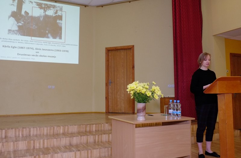 Kārļa Egles 130. gadadienai veltīta starptautiska zinātniskā konference Latvijas Universitātes Akadēmiskajā bibliotēkā. Latvijas Mākslas akadēmijas lektore Inese Sirica.