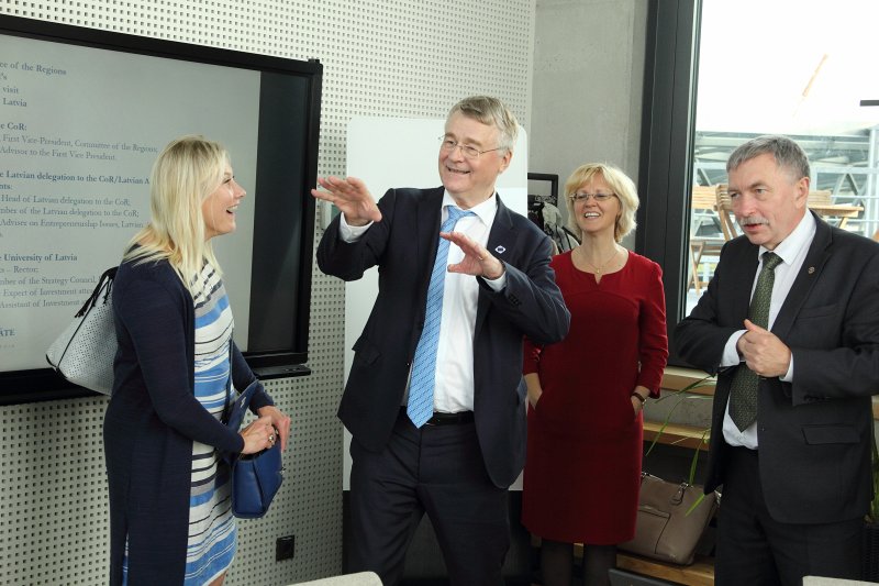 Eiropas Reģionu komitejas priekšsēdētāja vizīte Latvijas Universitātē. null