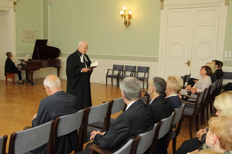 Latvijas Universitātes 98. gadadienai veltīts svētbrīdis. LU Teoloģijas fakultātes docents Juris Cālītis.