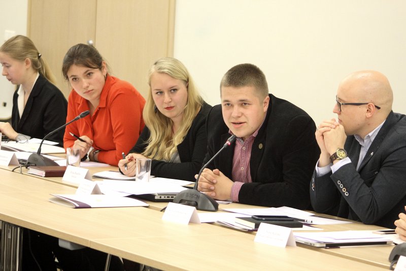 Diskusija «Kā palielināt Latvijas augstākās izglītības konkurētspēju mūsu valsts izaugsmes stiprināšanai?». null