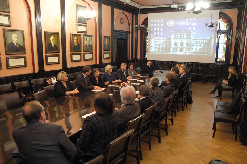 Greifsvaldes Universitātes pārstāvju vizīte Latvijas Universitātē, atzīmējot 25. gadadienu kopš LU un Ernsta Morica Arndta Greifsvaldes Universitātes sadarbības līguma noslēgšanas. null