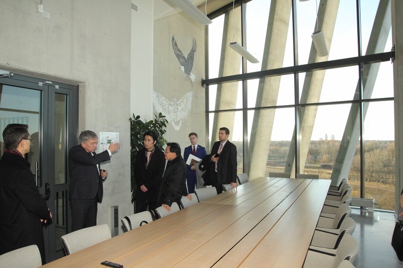 Korejas Republikas Nacionālās Asamblejas Ārlietu un apvienošanas komisijas delegācijas vizīte Latvijas Universitātes Dabas mājā. null