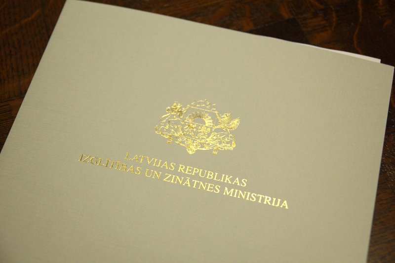 Latvijas Republikas Izglītības un zinātnes ministrijas un 12 Latvijas augstskolu vienošanās parakstīšana par labu praksi ārvalstu studējošo piesaistē. null