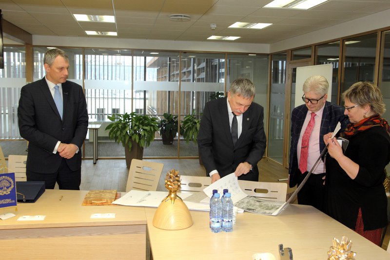 Latvijas Universitātes un AS «Latvijas valsts meži» sadarbības līguma parakstīšana. null