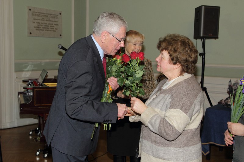 Latvijas Universitātes senioru jubilāru sveikšana. null