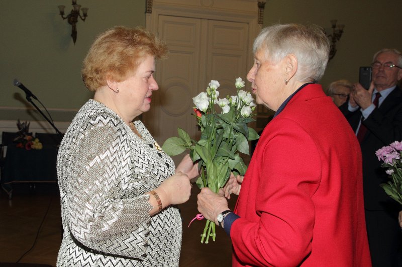 Latvijas Universitātes senioru jubilāru sveikšana. null