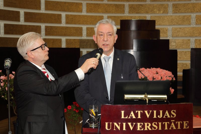 Latvijas Universitātes darbinieku sapulce. null