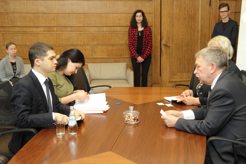 Turcijas Republikas vēstniecības otrā sekretāra un otrās sekretāres tikšanās ar Latvijas Universitātes rektoru. null