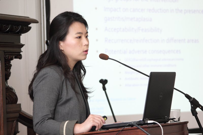 Starptautiskais kuņģa vēža profilakses pētniecības forums. Pasaules Veselības organizācijas Starptautiskās vēža pētniecības aģentūras pētniece Jin Young Park.