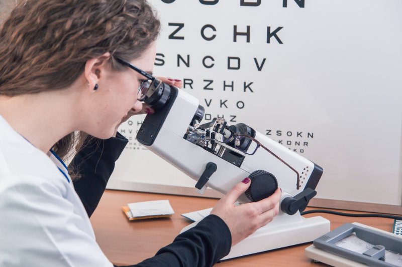 Latvijas Universitātes Fizikas, matemātikas un optometrijas fakultātes Optometrijas un redzes zinātnes nodaļā. null