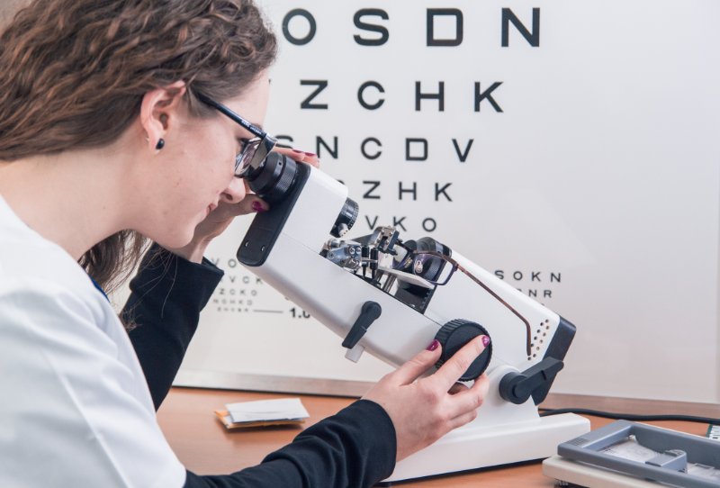 Latvijas Universitātes Fizikas, matemātikas un optometrijas fakultātes Optometrijas un redzes zinātnes nodaļā. null