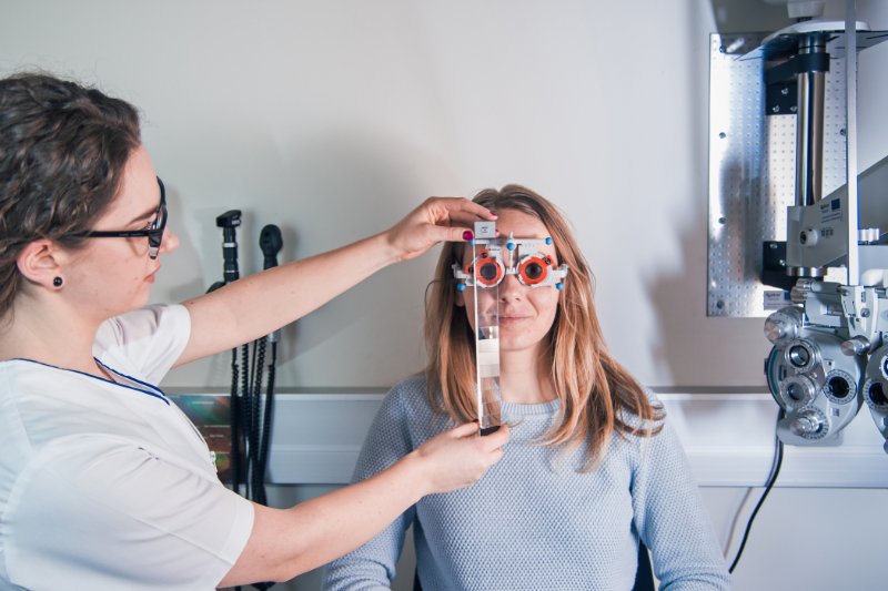 Latvijas Universitātes Fizikas, matemātikas un optometrijas fakultātes Optometrijas un redzes zinātnes nodaļā. null