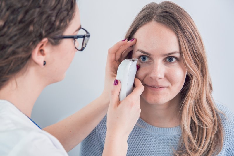 Latvijas Universitātes Fizikas, matemātikas un optometrijas fakultātes Optometrijas un redzes zinātnes nodaļā. null