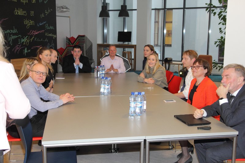 Dānijas Izglītības un zinātnes ministrijas ekonomiskās administrācijas komandas vizīte Latvijas Universitātē. null