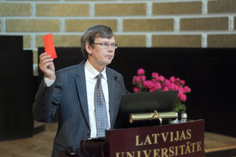 Latvijas Universitātes Satversmes sapulces sēde. Prof. Māris Kļaviņš.