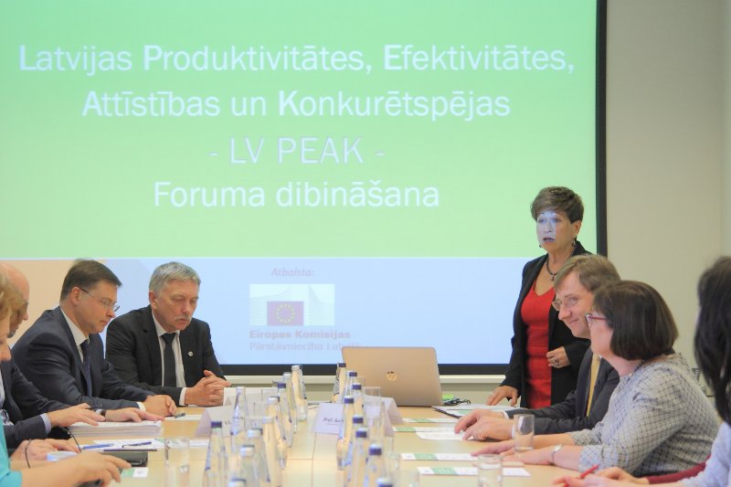 Latvijas Produktivitātes, Efektivitātes, Attīstības un Konkurētspējas (LV PEAK) foruma dibināšana. Eiropas Komisijas pārstāvniecības Latvijā vadītāja Inna Šteinbuka.