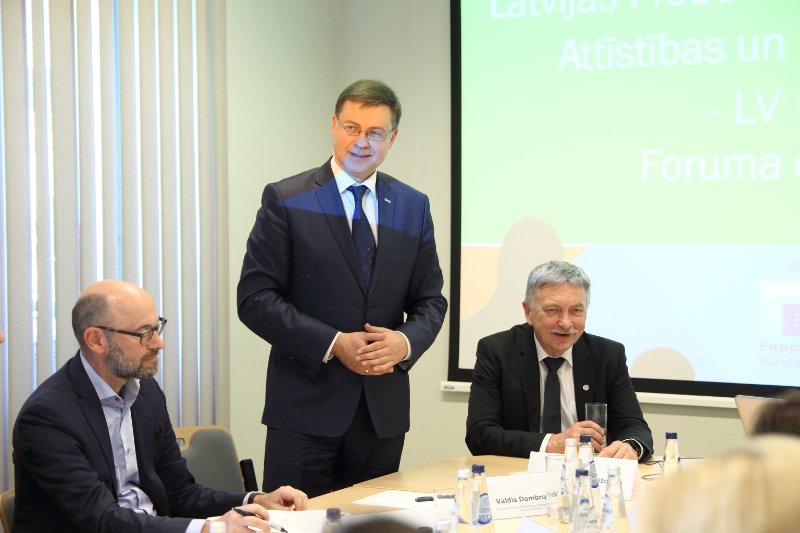 Latvijas Produktivitātes, Efektivitātes, Attīstības un Konkurētspējas (LV PEAK) foruma dibināšana. EK viceprezidents Valdis Dombrovskis.
