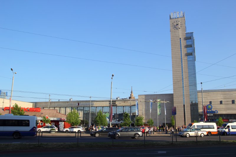 Rīgas centrālā dzelzceļa stacija, stacijas laukums. null