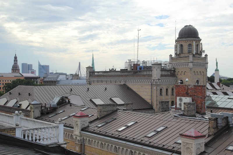 Projekta «Bites Rīgas vēsturiskajā centrā» atklāšana uz Rīgas Latviešu biedrības nama jumta. null