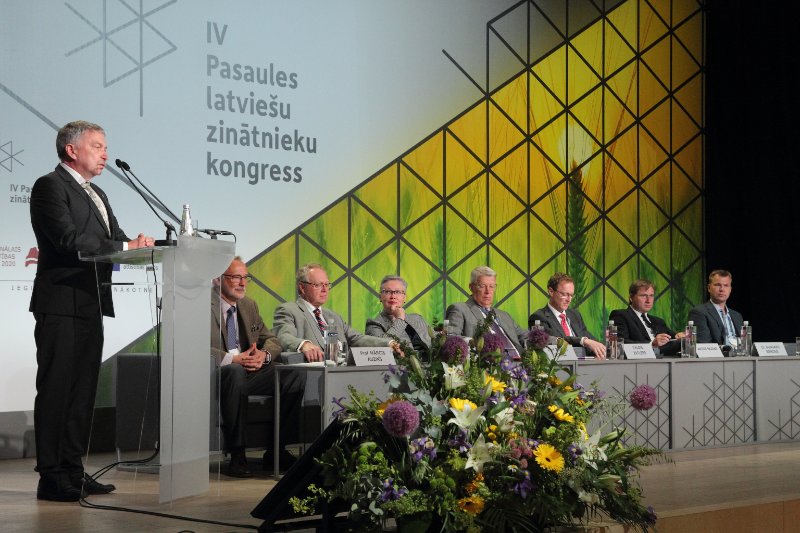 IV Pasaules latviešu zinātnieku kongress, forums «Latvijas Formula 2050». Latvijas Universitātes rektors prof. Indriķis Muižnieks.